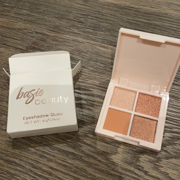Basic Beauty Eyeshadow Quad - Picture 3 of 3